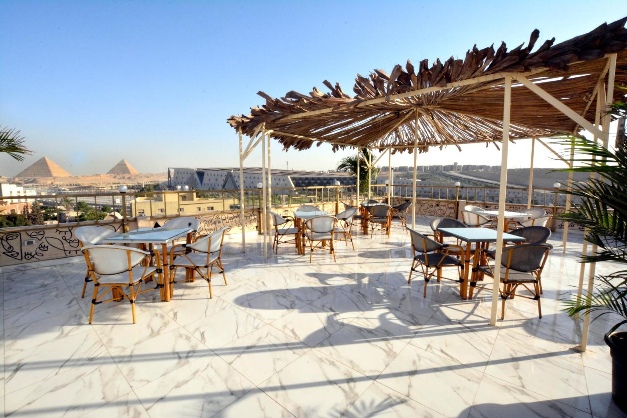 Topview Pyramids And Museum Nazlet el Simman Exterior photo