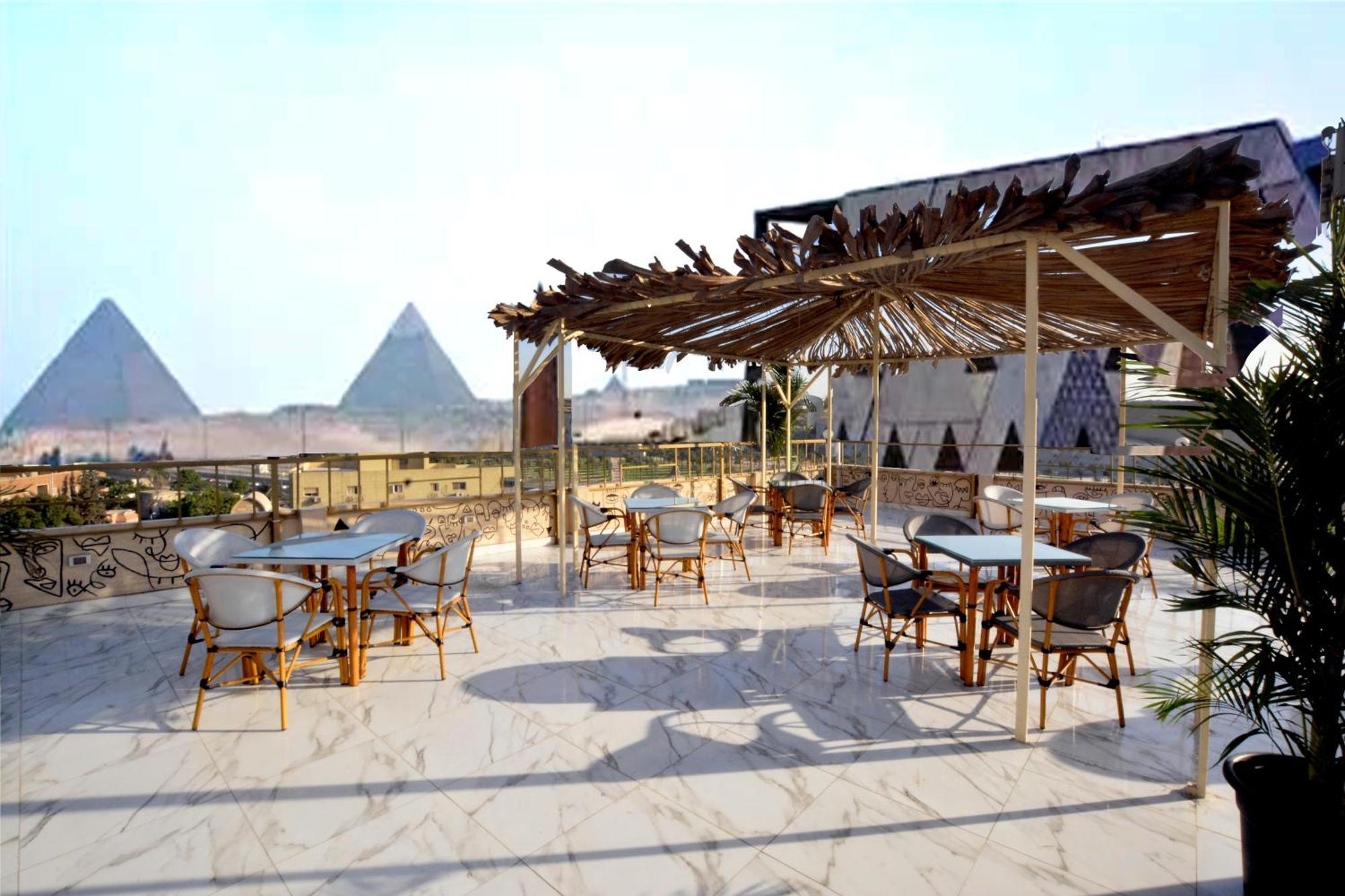 Topview Pyramids And Museum Nazlet el Simman Exterior photo